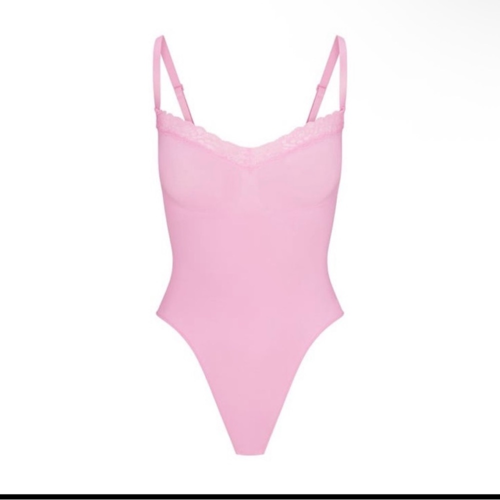 SKIMS Soft Sculpt Lace Trim Bodysuit ~ Bubblegum NWOT